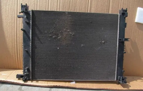 Renault Sandero II Coolant radiator 21410B680D 214104684R 1808111559