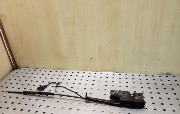 Volkswagen PASSAT CC Engine bonnet/hood lock/catch