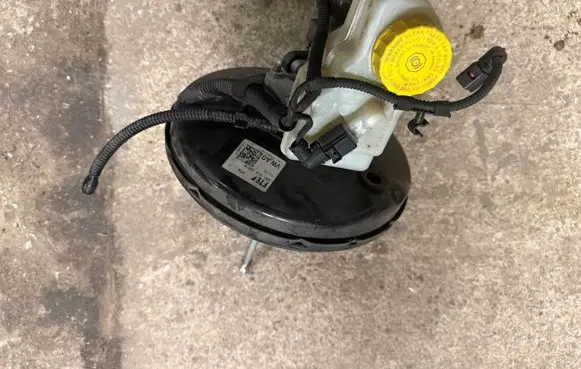 Audi A1 Brake booster 6R1614105E