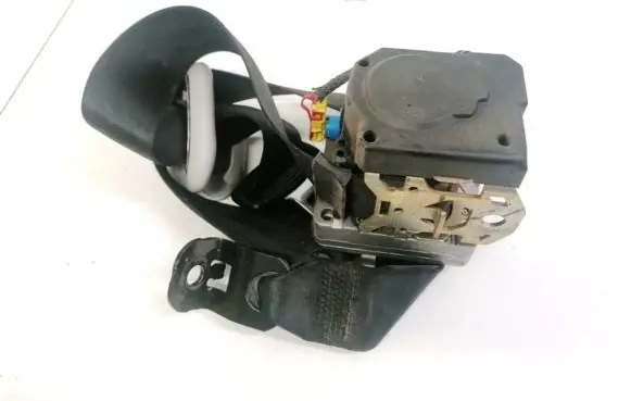 Volkswagen Golf IV Front seatbelt 1J4857706J