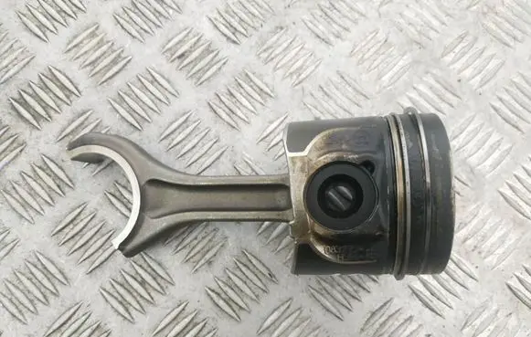 Jaguar XF X250 Piston 083155