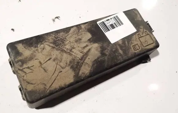 Chrysler 300 - 300C Fuse box cover 