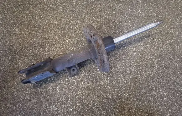 Hyundai i40 Front shock absorber/damper 546613Z540