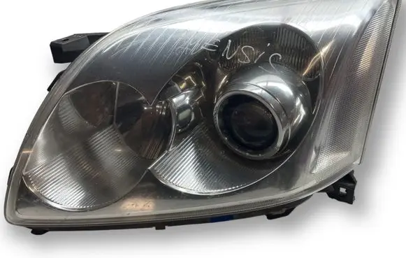 Toyota Avensis T250 Headlight/headlamp 8117005194 E138422 0544