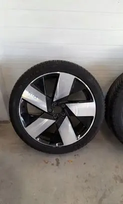 Volvo XC40 R20 alloy rim 