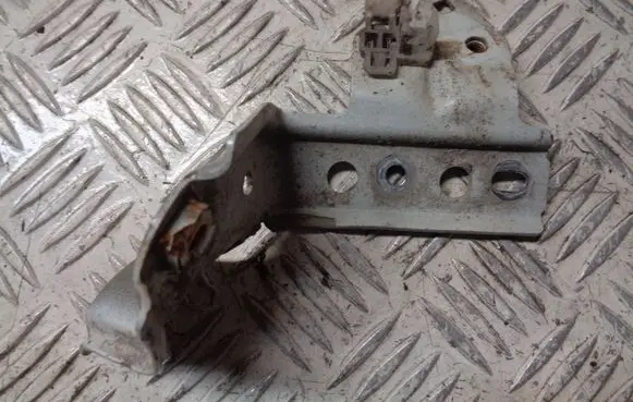 Toyota Yaris Fender mounting bracket