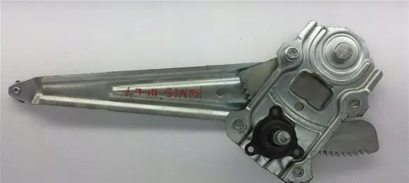 Rear door manual window regulator