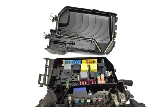 Mercedes-Benz B W246 W242 Fuse box set A2465400182