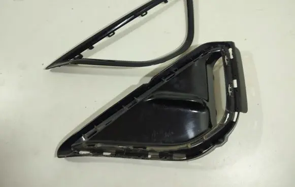 BMW X2 F39 Front bumper lower grill 51118076677 8076677