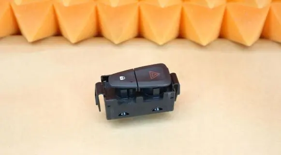 Renault Sandero II Hazard light switch E3160601