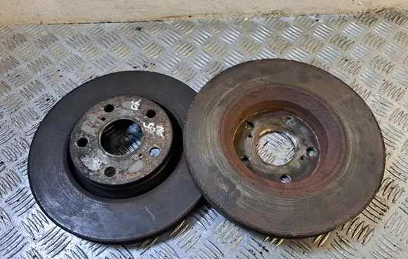 Toyota Avensis T270 Front brake disc 435120F030