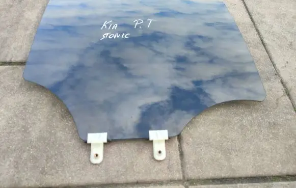 KIA Stonic Rear door window glass