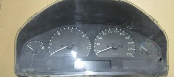 Land Rover Range Rover P38A Speedometer (instrument cluster) LR004