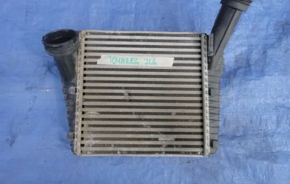 Volkswagen Touareg I Intercooler radiator 7L6145804