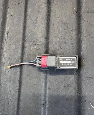 Infiniti FX Air pressure sensor 0261230130