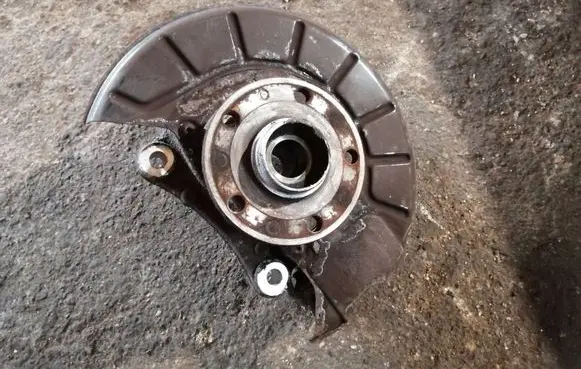 Volkswagen PASSAT B7 Front wheel hub