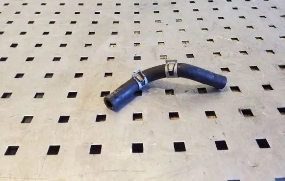 Nissan Juke I F15 Engine coolant pipe/hose