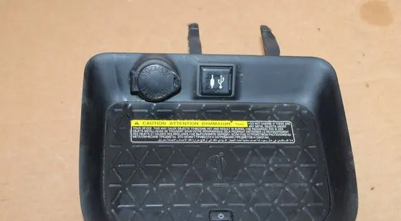 Toyota RAV 4 (XA50) Wireless charging module 861C042010 082981701840 CAQT28X0AJ