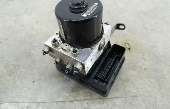 BMW 3 E90 E91 ABS Pump 67760556776056