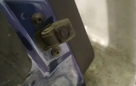 Skoda Octavia Mk2 (1Z) Rear door check strap stopper