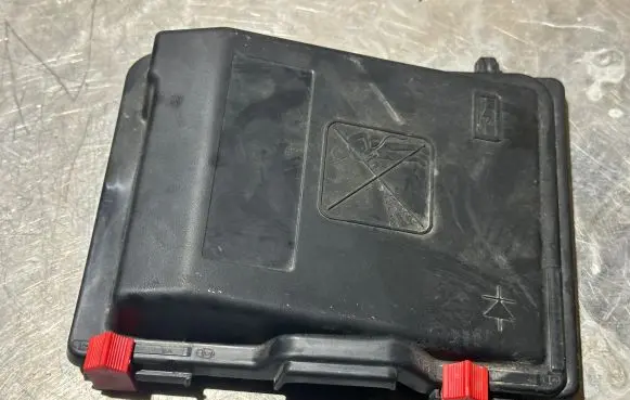 Peugeot 308 Fuse box cover 9678633380