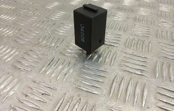 BMW 5 E34 Other relay 1388546
