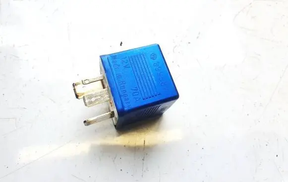 Volkswagen PASSAT B5.5 Other relay 899587 8a0951253