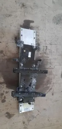 Peugeot 208 II Radiator mount bracket 