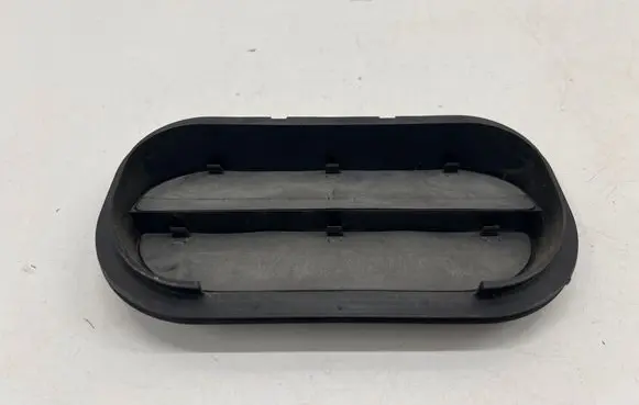 Volkswagen PASSAT B8 Quarter panel pressure vent 6R0819465A