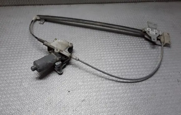 Mercedes-Benz Vito Viano W638 Front door window regulator with motor 0130821667