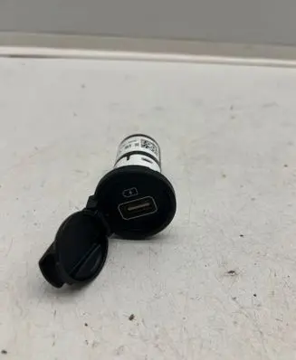KIA Ceed USB socket connector 96125J7010 1802200031