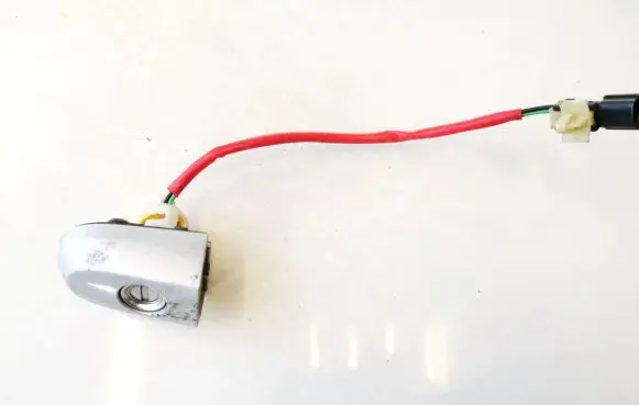 KIA Sportage Front door lock (next to the handle) 