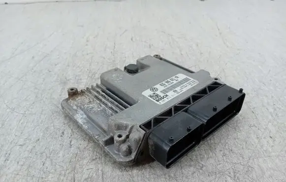 Volkswagen PASSAT B6 Engine control unit/module ECU