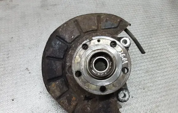 Volkswagen PASSAT B6 Front wheel hub spindle knuckle