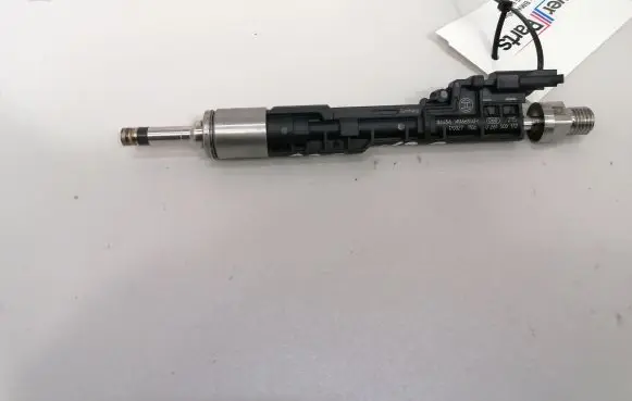 BMW X3 F25 Fuel injector 7639994