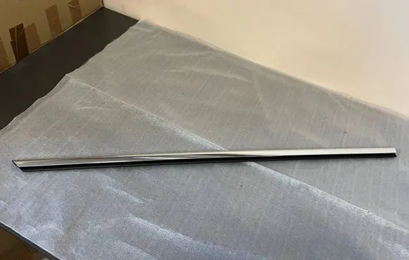 Mercedes-Benz E A207 Front door glass trim molding A2077200400