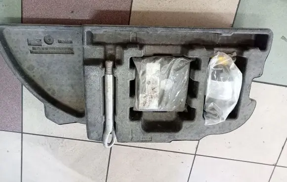 Mercedes-Benz GLE W167 Trunk bottom trim panel A1678990000
