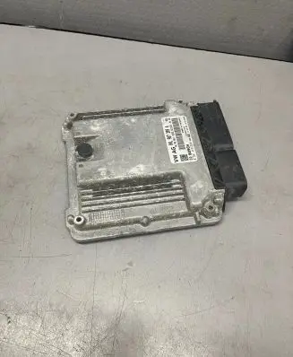 Volkswagen Golf VII Engine control unit/module 04L907309A 0281018526