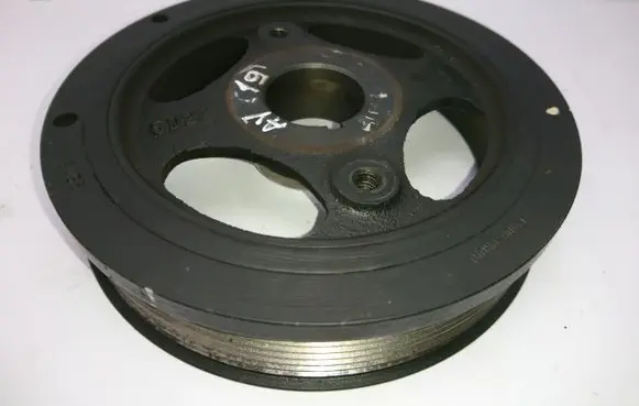 Toyota Avensis T250 Crankshaft pulley 134080R010