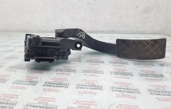 Volkswagen PASSAT B5.5 Accelerator throttle pedal 8D1721523F
