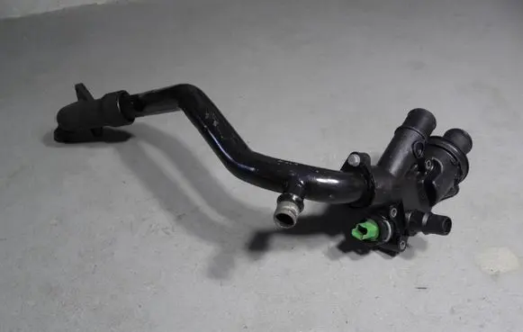 Ford Focus Thermostat/thermostat housing 9682141580