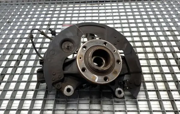 Peugeot 308 Front wheel hub spindle knuckle