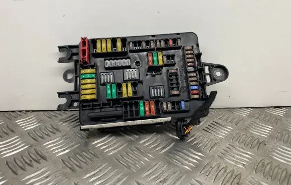 BMW 4 F36 Gran coupe Fuse module 9389070 61149389070