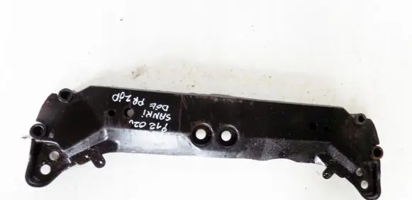 Nissan Primera Engine mounting bracket