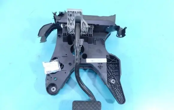 Volkswagen Touareg II Accelerator throttle pedal 7P0723031AD IMPRK1335714