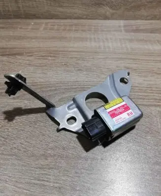 Toyota RAV 4 (XA20) Airbag deployment crash/impact sensor 8983342020 1879001151