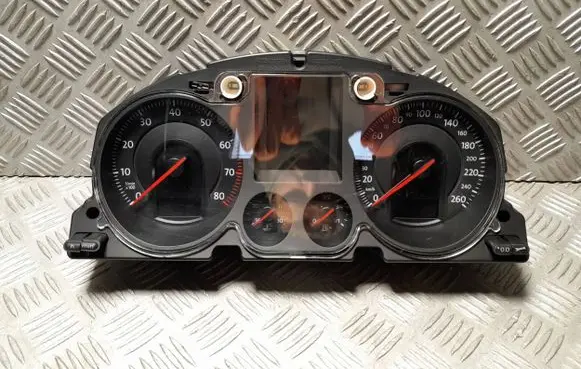 Volkswagen PASSAT B6 Speedometer (instrument cluster) 3C0920870K V0018000
