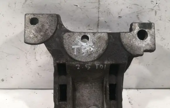 Volkswagen Transporter - Caravelle T5 Engine mounting bracket 070199343A