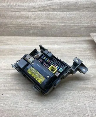 Mitsubishi Galant IX Fuse module MR587807