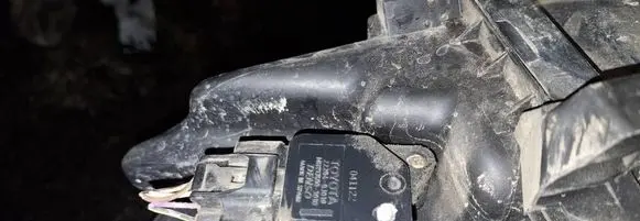 Toyota Yaris Mass air flow meter 222040j010 mb197400-3010